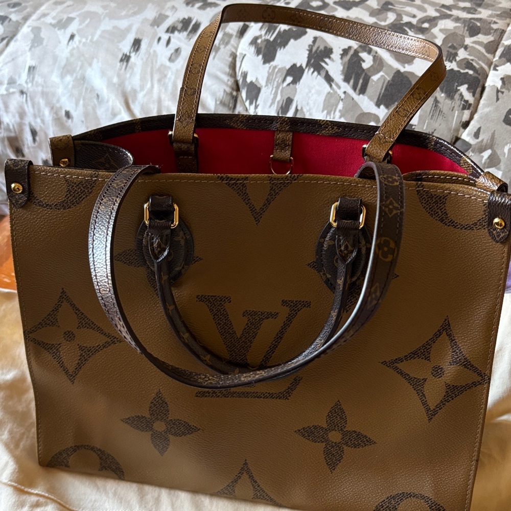 Louis Vuitton Tan and Brown Monogram Tote this is a imperfect bag